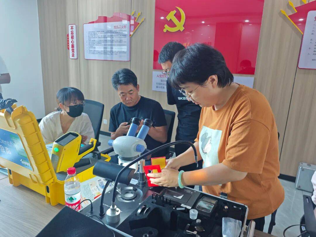 自治区市场监管局开展“市场监管服务惠民 携手共建美好社区”主题党日活动