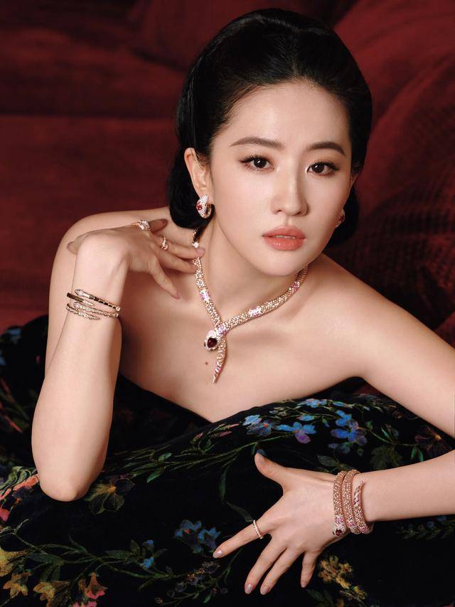 外表是仙女，私下里却是“老烟鬼”的7位女星，刘亦菲令人意外！