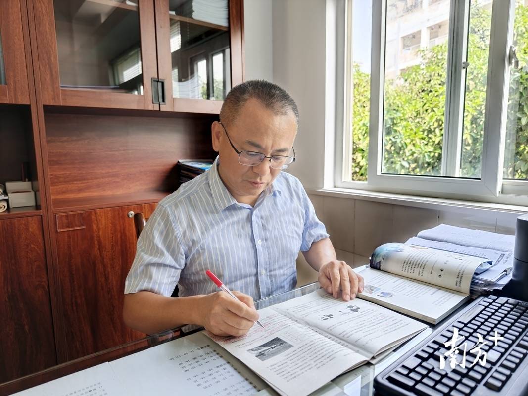 广东梅县东山中学初中部主管饶玉祥：三十一载耕耘路 一片丹心育桃李|教师节特辑