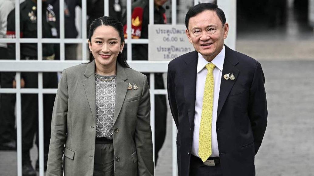 他信被判入狱当天，佩通坦主持为泰党会议宣布备战下届大选