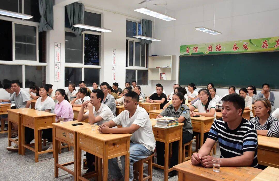 玉溪中学开展家长法治教育培训暨教育政策宣讲活动
