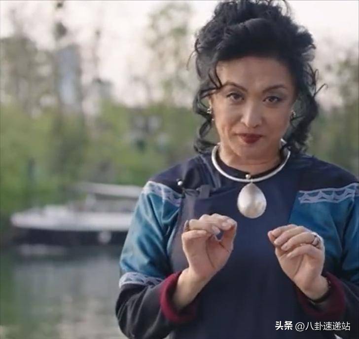 面相已变！逃到国外半年多，58岁金星近照曝光，走上了另一条路