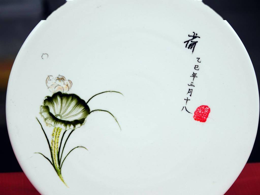 湖北宜昌:高职院校烹饪专业师生展示果酱画盘饰