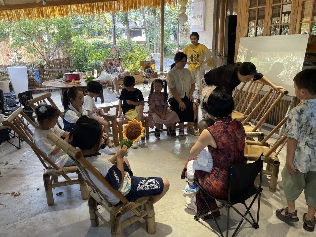 余图创新开展读书沙龙活动