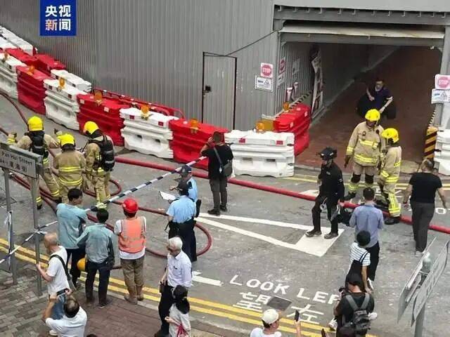 闹市现炸弹，金店遭抢，香港到底啥情况？