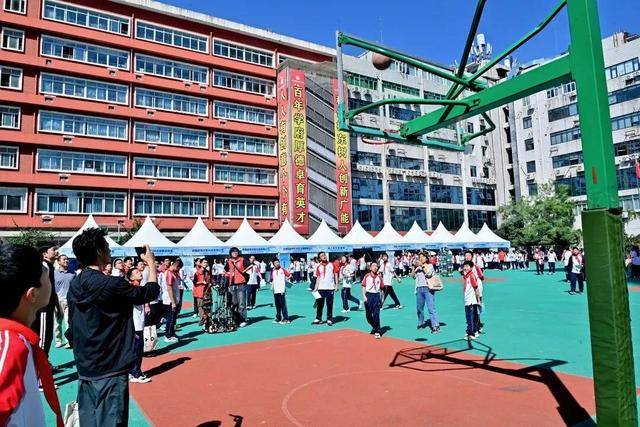 机器人投篮、机器狗跳舞，2025年全国科普月“科技创未来 科普校园行”活动开启