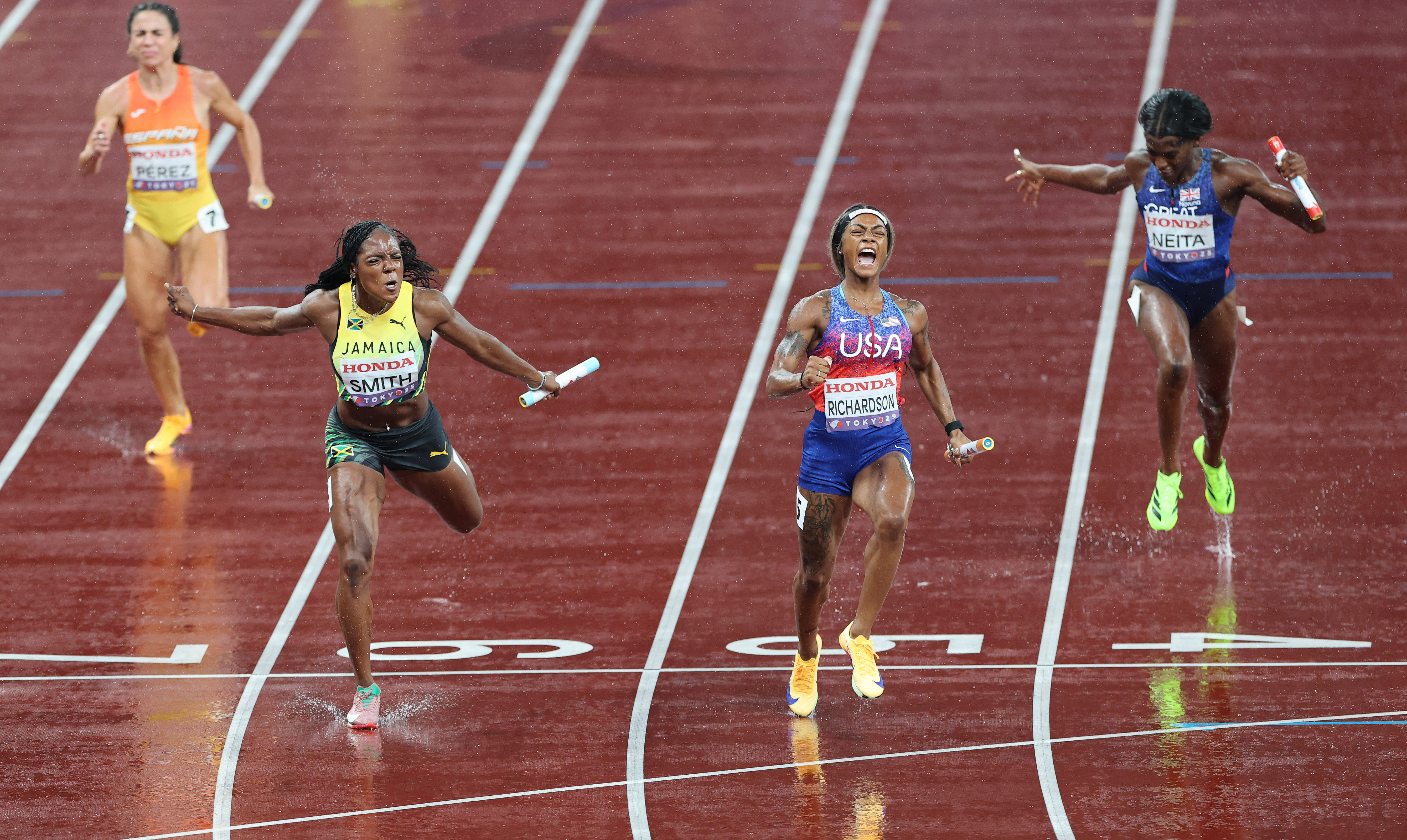 女子4x100米接力决赛赛况
