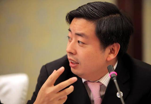 找了一圈ceo,叶国富还是用了永辉老人