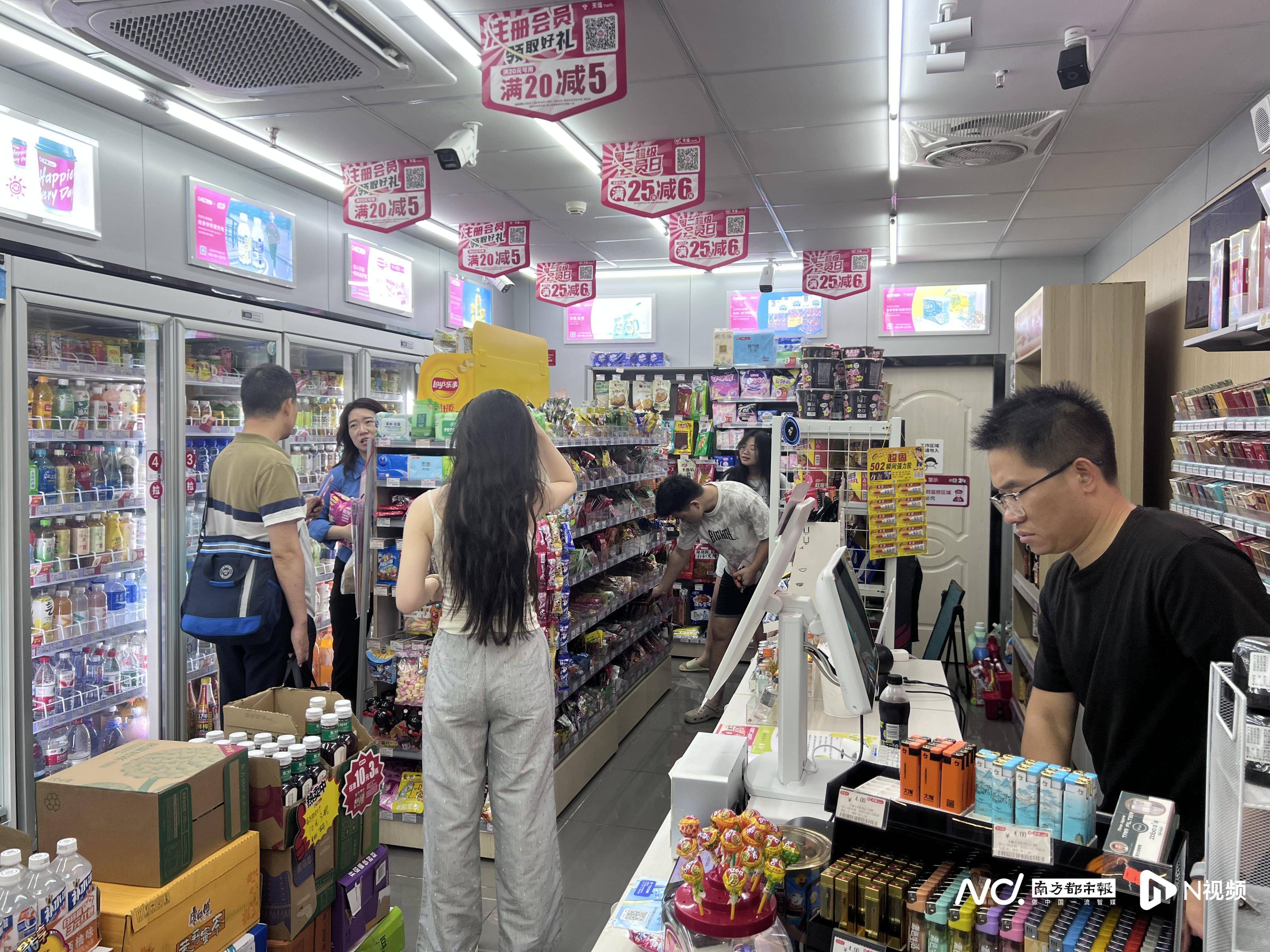 佛山官宣解除“五停”后两小时内，我们在街头看见