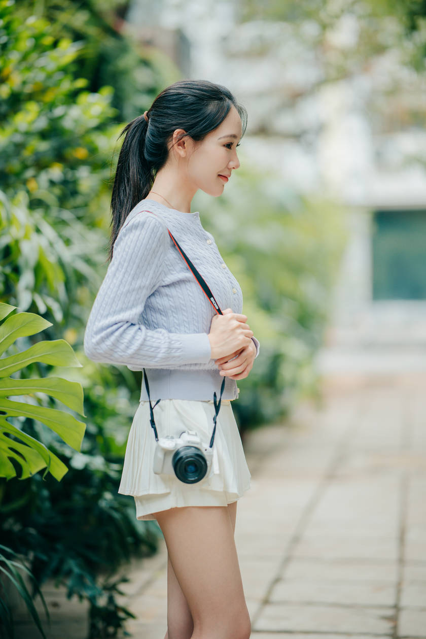 出街潮流时尚又好用的单品--佳能EOS R50