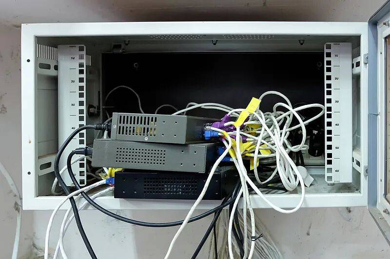 路由器放在哪个位置网速更快？很多人都摆错了→