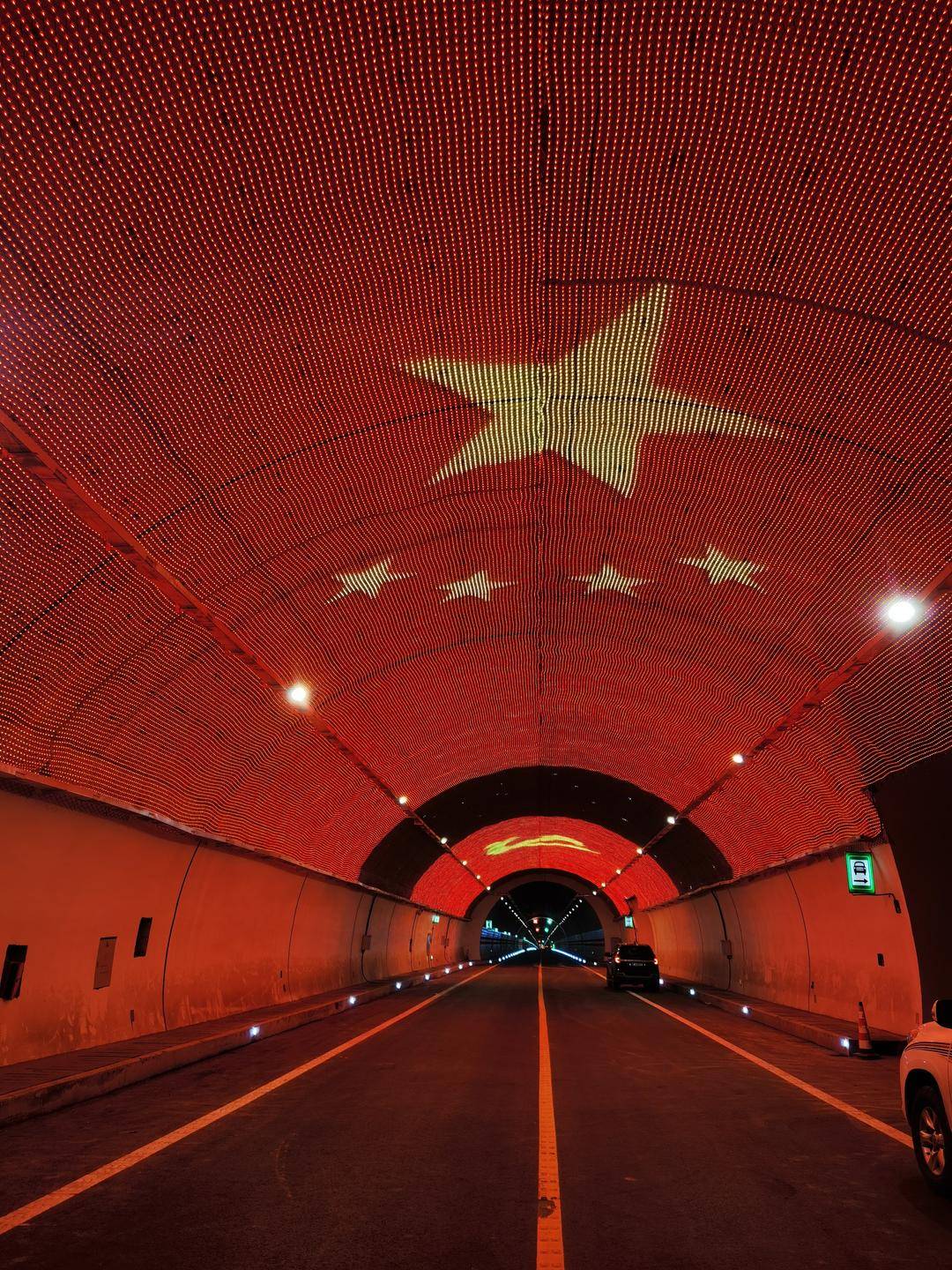 国道351线夹金山隧道建成，10月1日开放试运行，翻越夹金山仅需10分钟