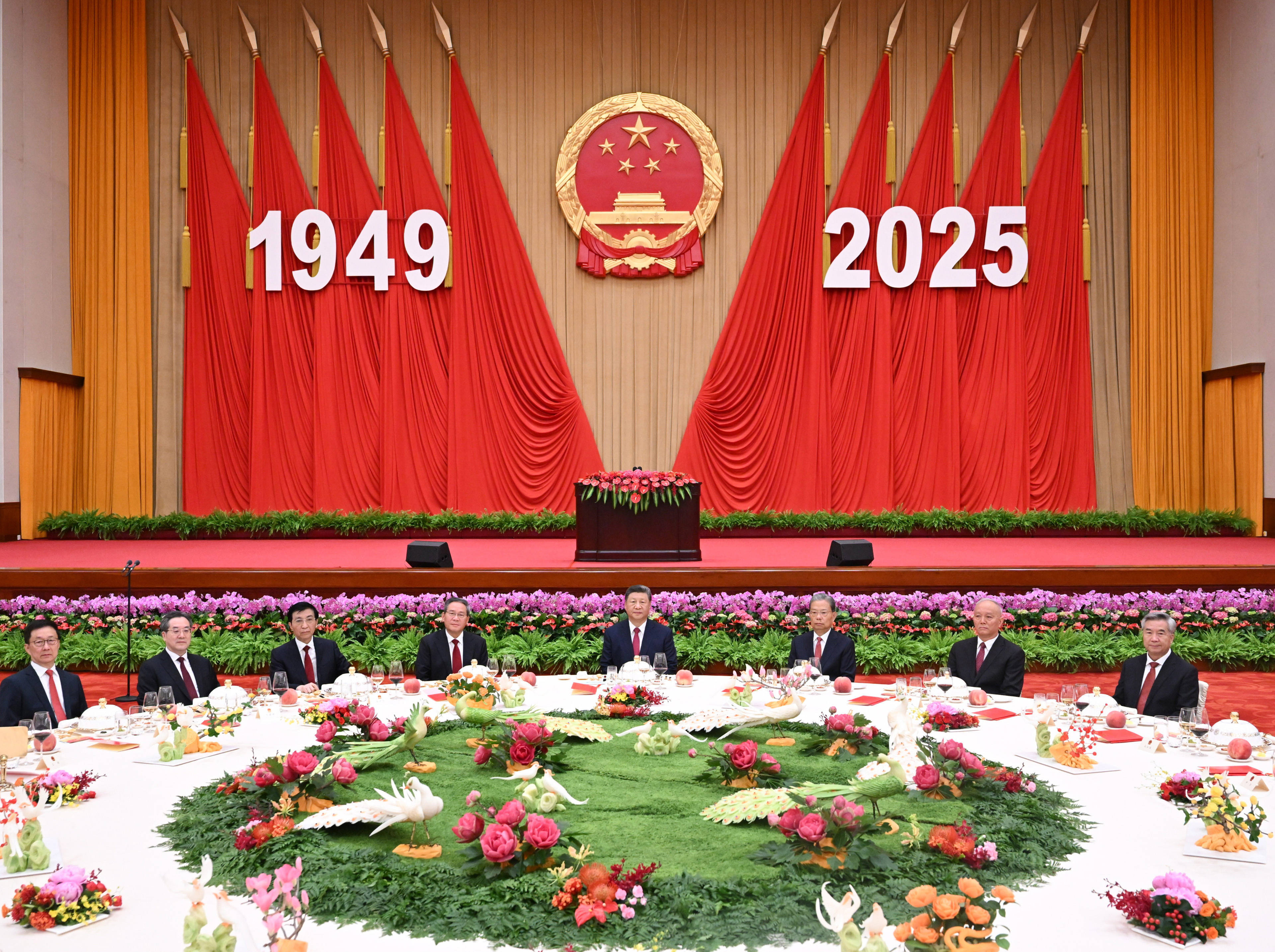 习近平等党和国家领导人出席庆祝中华人民共和国成立76周年招待会