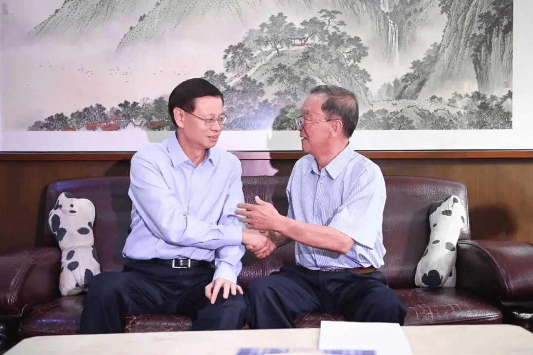 许昆林看望慰问正省级老同志
