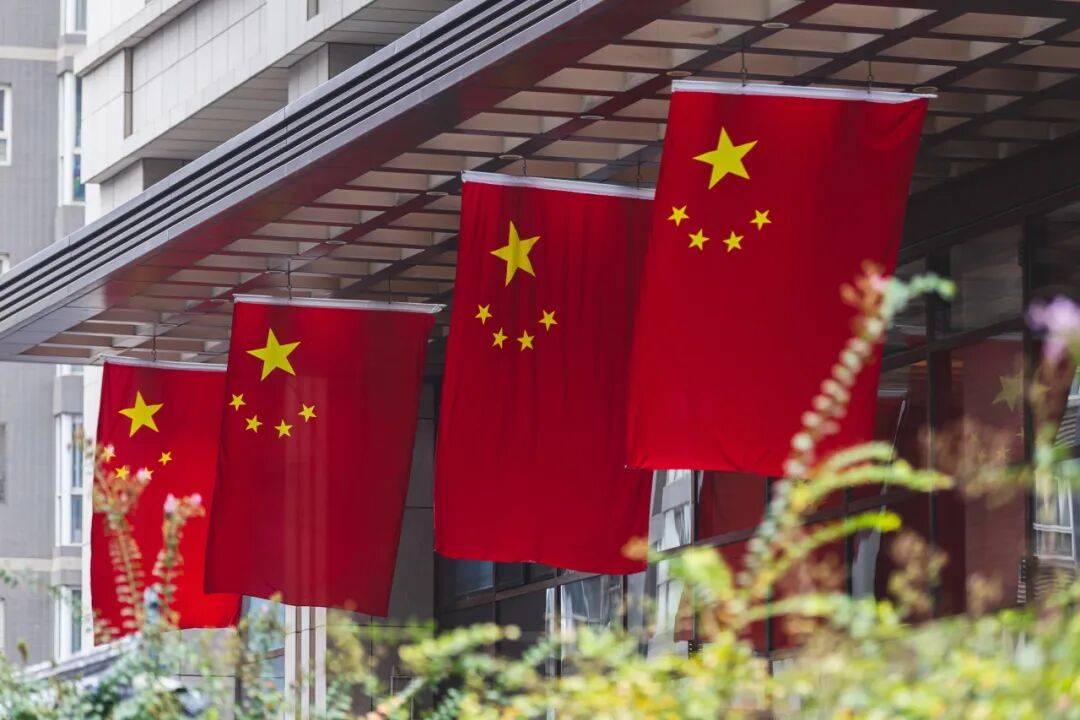 最是一抹“中国红”！