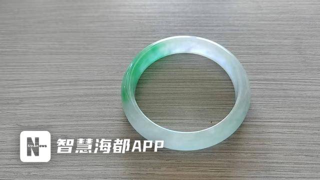 福州市民称花1600元正在展会摊位上买到翡翠“B货”海峡邦际会展中央回应