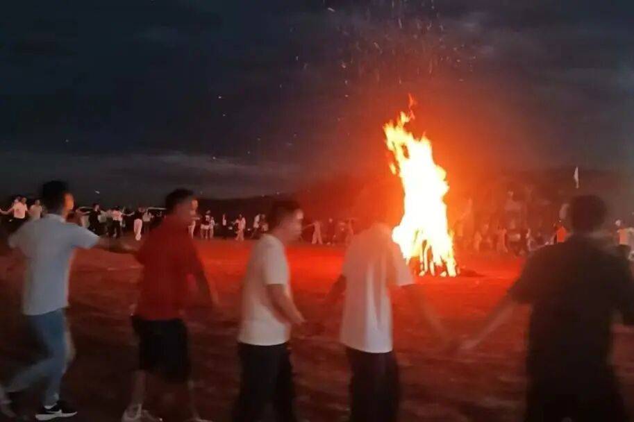 篝火映明月 文旅促振兴