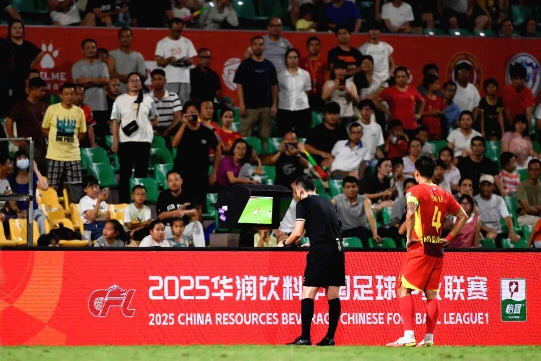 2人重伤VAR黑屏！一场中甲撕碎中国足球最后遮羞布，真相太痛心
