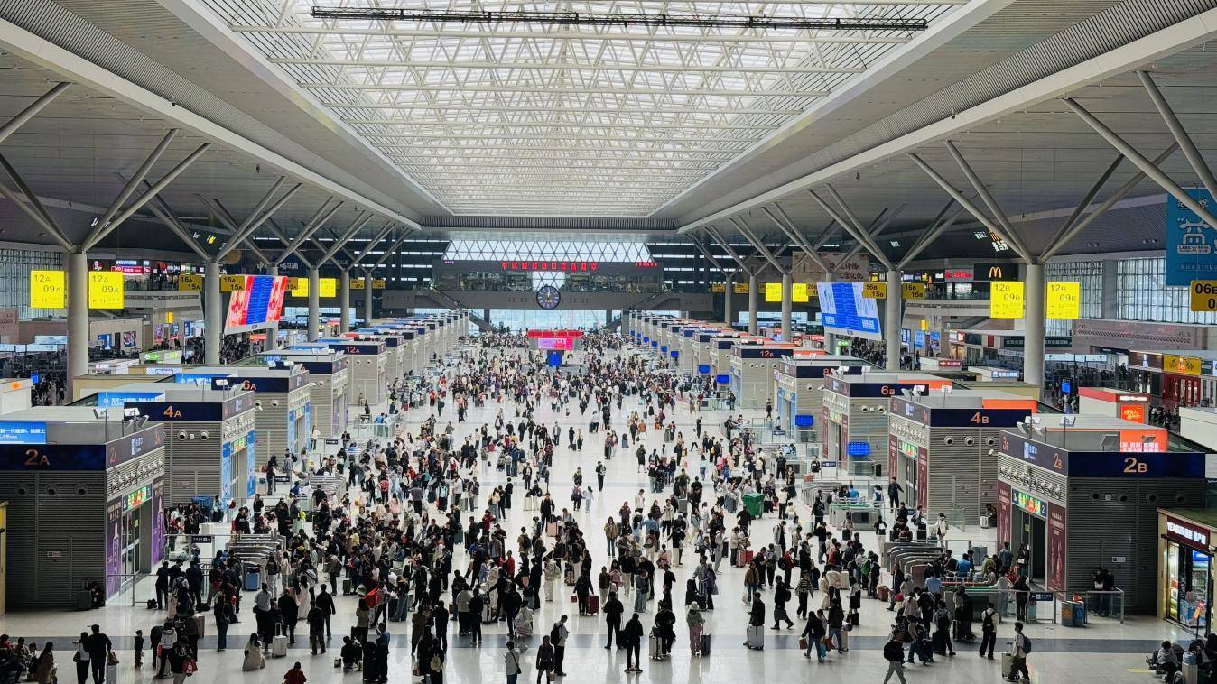 历史新高！国铁集团郑州局今日发送旅客104.8万人次