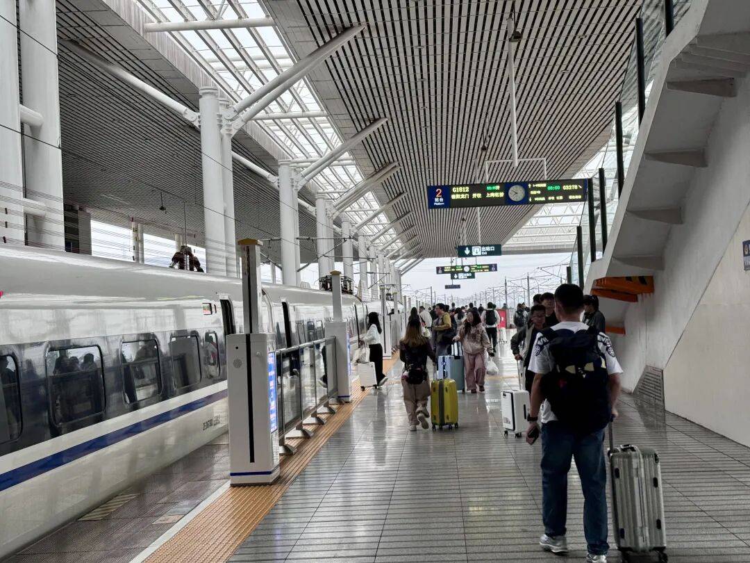 每天超3亿人次出游创纪录，国庆长假人们都去了哪？