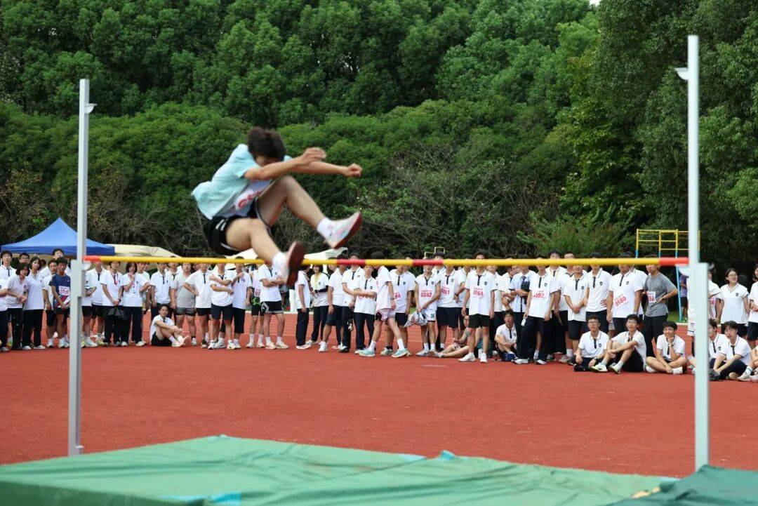 昂扬拼搏之姿 绽放青春芳华