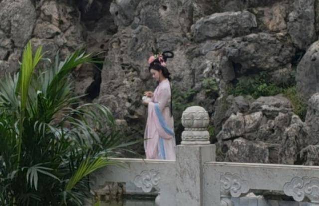 小照片撬动大市场，99元解锁“穿越时空”体验，文旅经济被它盘活了｜华夏双节观察