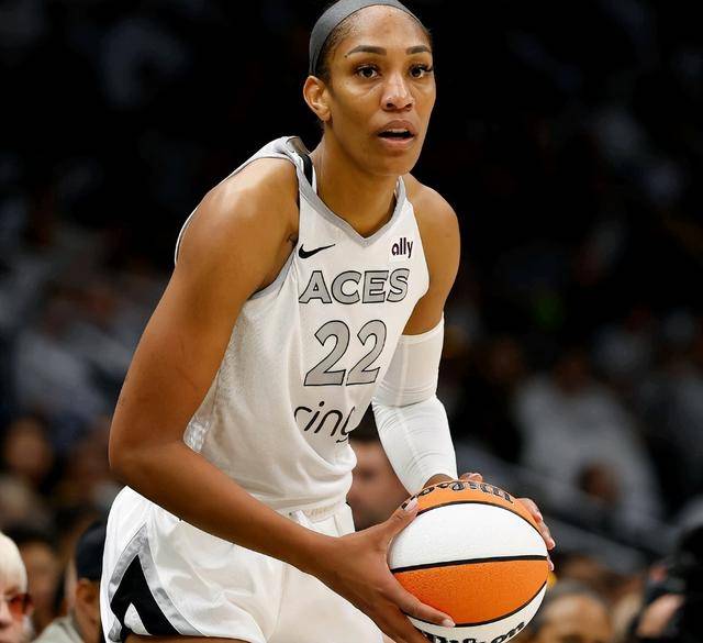 原创 4年3冠!WNBA王牌4-0横扫水星 威尔逊31+9连创历史第一