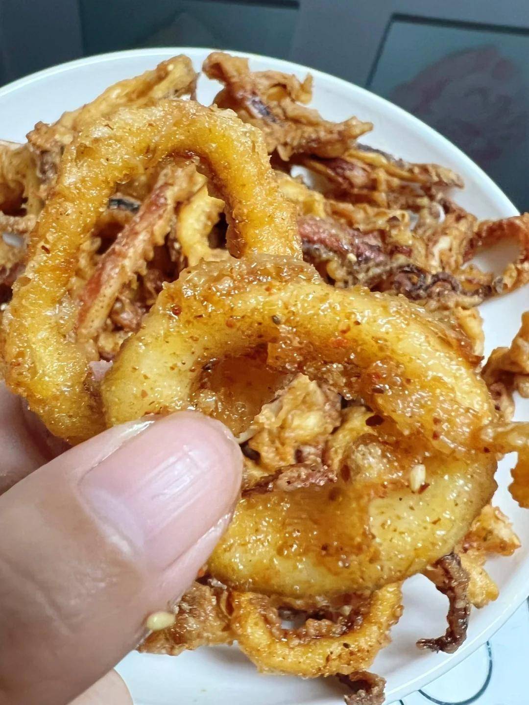 原来炸鱿鱼圈这么简单,外脆内q,凉了不软,看就学会