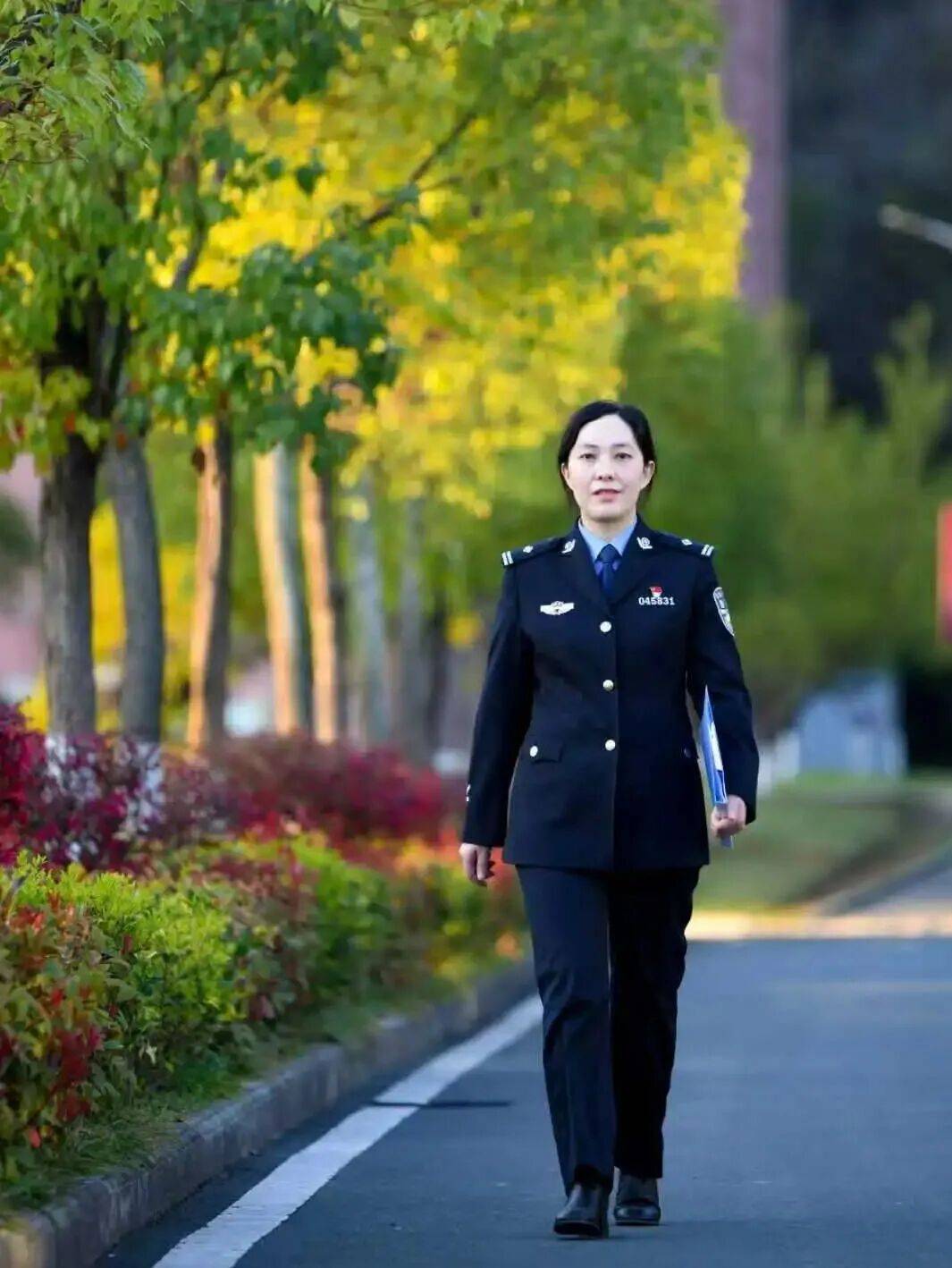 "这警服,我穿一天,就必须对得起一天;这从警路,我走一步,就必须走得