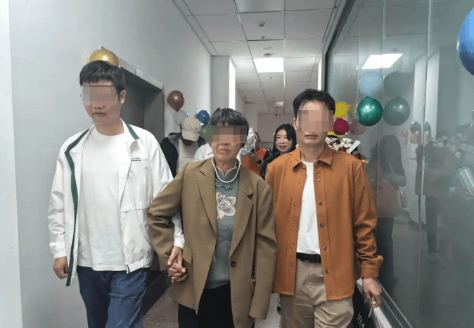 陕西男童4岁村头被拐，36年后成为千万总裁与哥哥相认