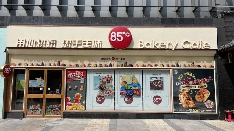 1年关闭超80家门店！曾火到挤不进，知名品牌回应