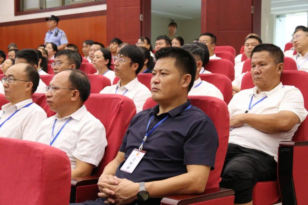 云南一校长受贿80多万!