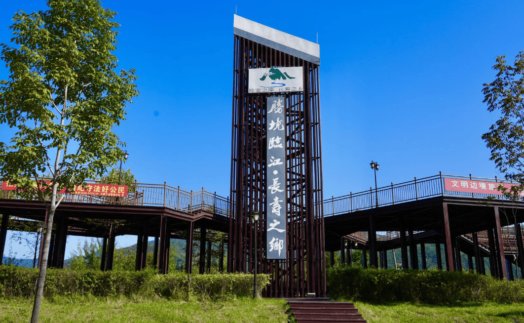 雪花飘落之前,快来与"醉美"的白山深秋相约吧!