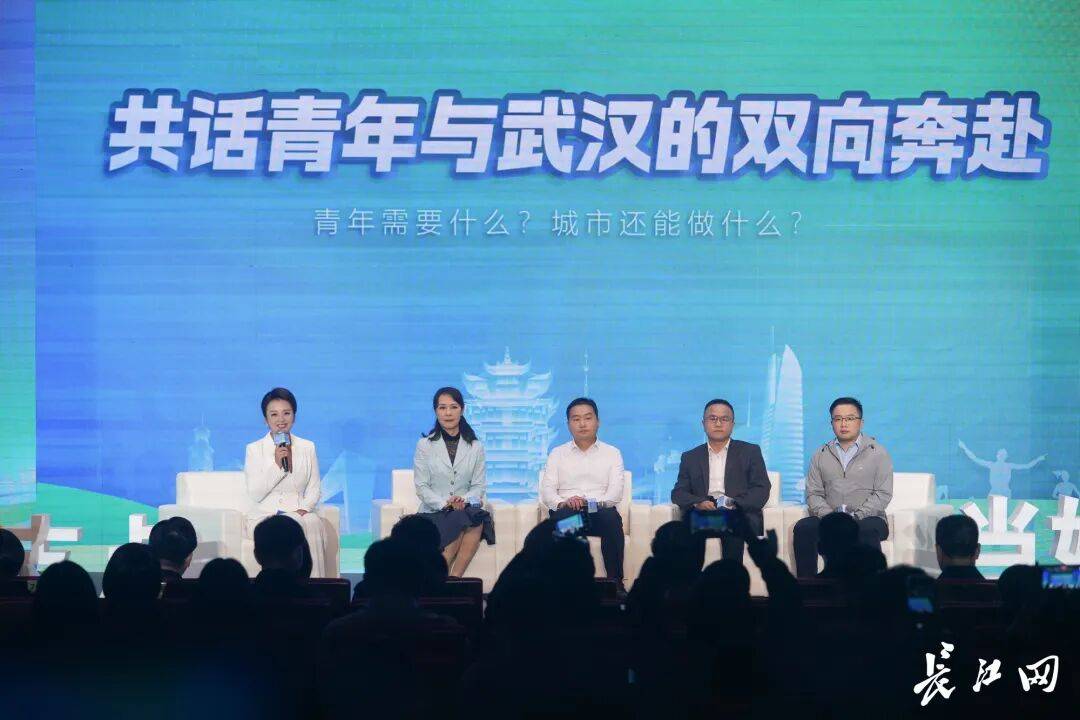 “建设青年发展型城市 在支点建设中挺膺担当”专场形势政策报告会举行