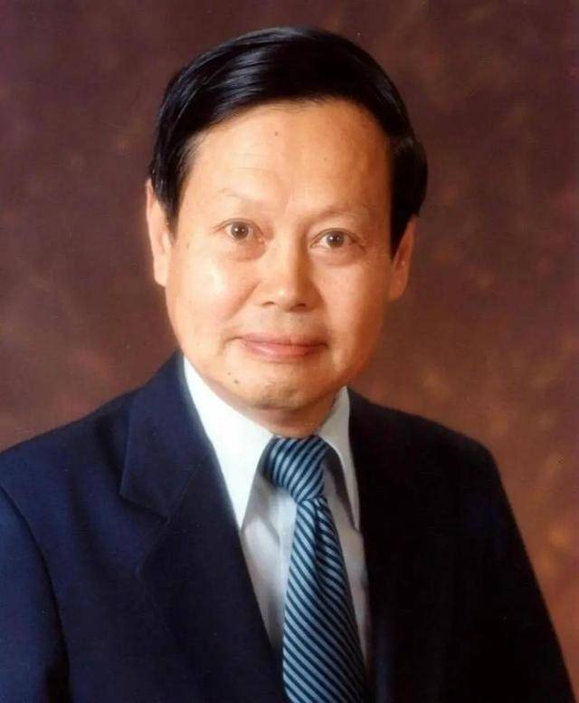 原创             突发！杨振宁去世 曾被问去世后翁帆怎么办 他的回答令翁帆泪眼婆娑