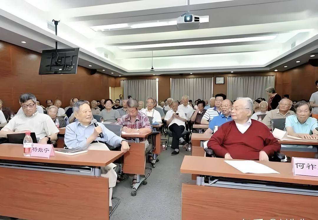 何祚庥院士追忆杨振宁：他的贡献早已超越学术界｜封面头条