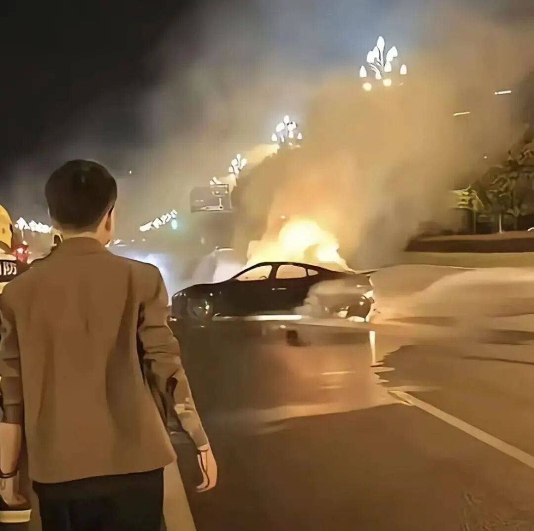 “打不开的车门”为何成致命陷阱？