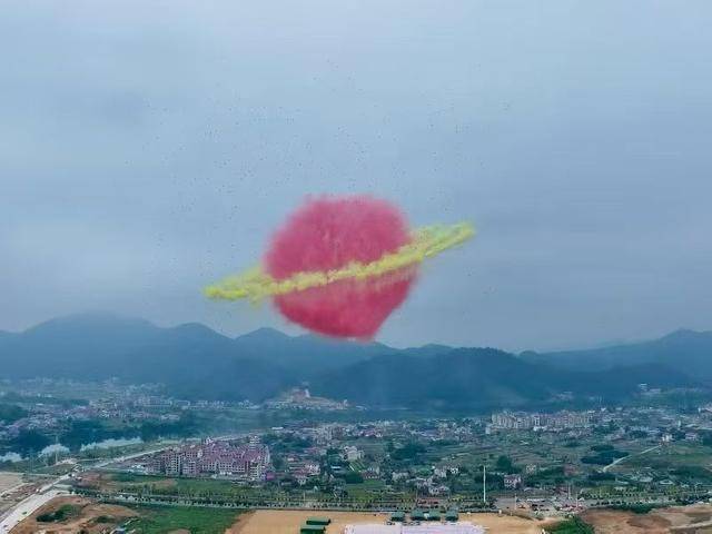 深圳“小巨人”一日之内破两项世界纪录！
