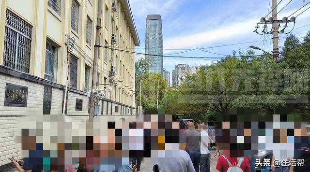 20米路装16条减速带？网友吐槽开车像“坐船”，贵阳这段网红路引热议