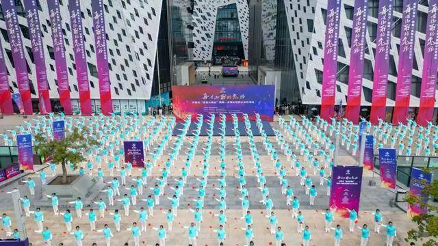 济南市“泉民大舞台”同跳一支舞大型群众文化活动成功举办
