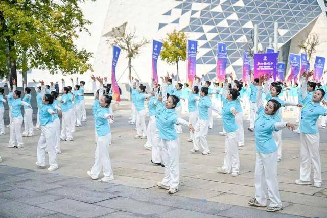 济南市“泉民大舞台”同跳一支舞大型群众文化活动成功举办