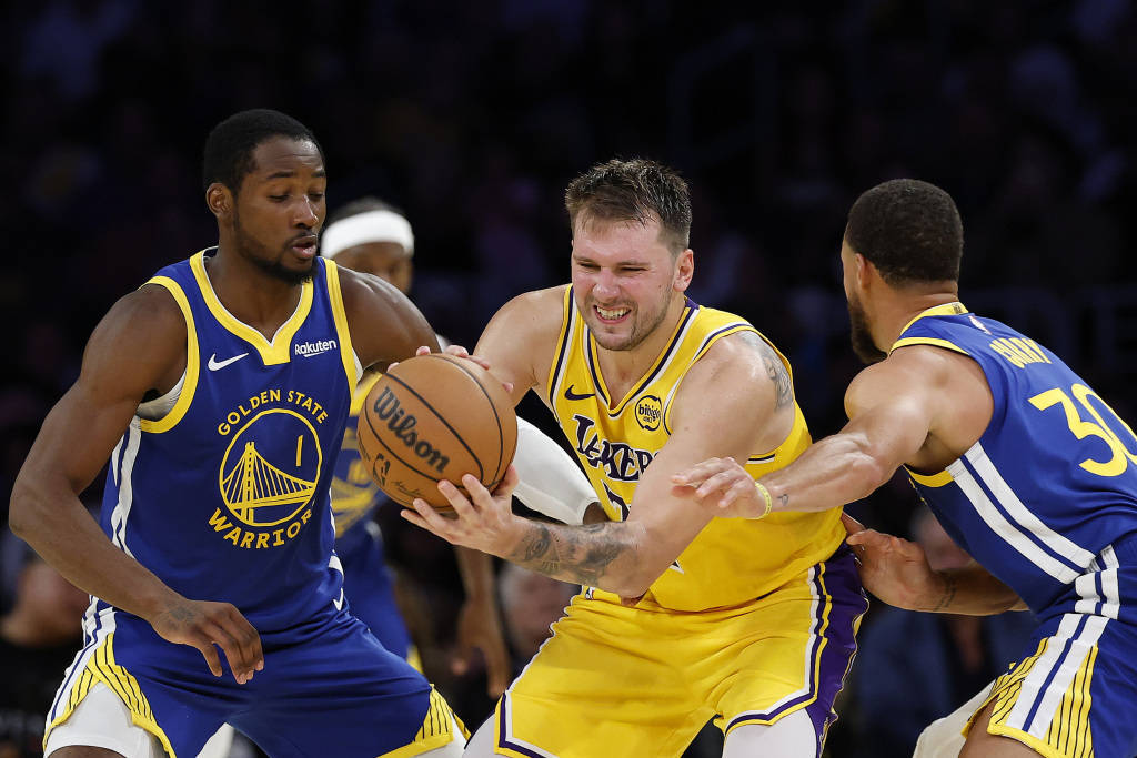 NBA各队为何要对勇士心存忌惮？首秀开门红就是答案