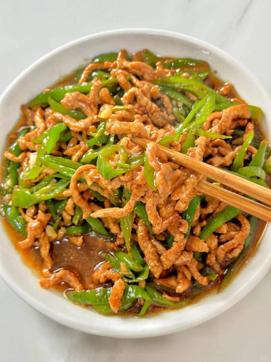 炒肉丝有人先腌肉有人直接炒厨师长都不对教正确炒法