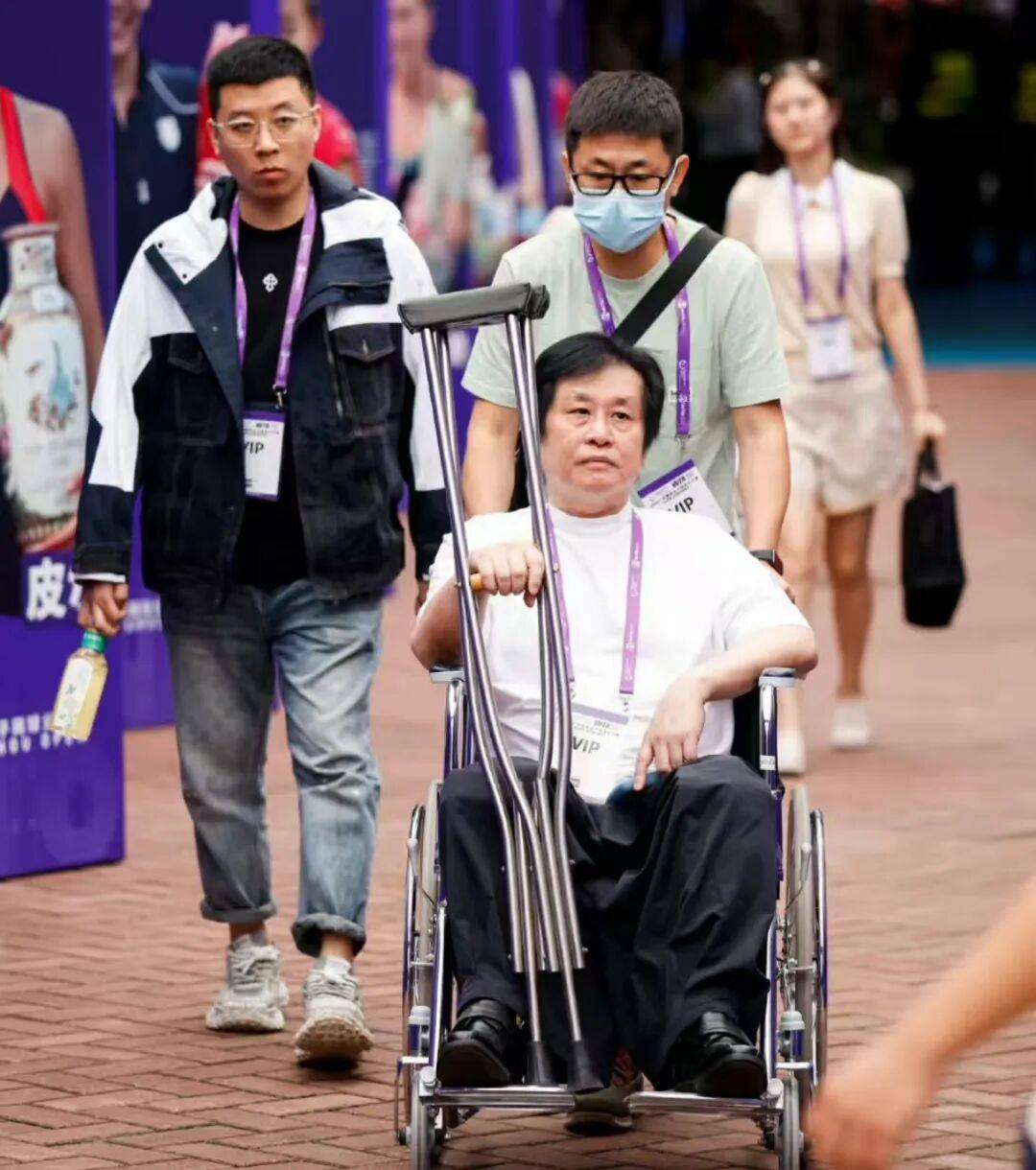 郑智化怒斥深圳机场:冷眼看我连滚带爬上飞机 郑智化怒斥深圳机场:冷眼看我连滚带爬上飞机