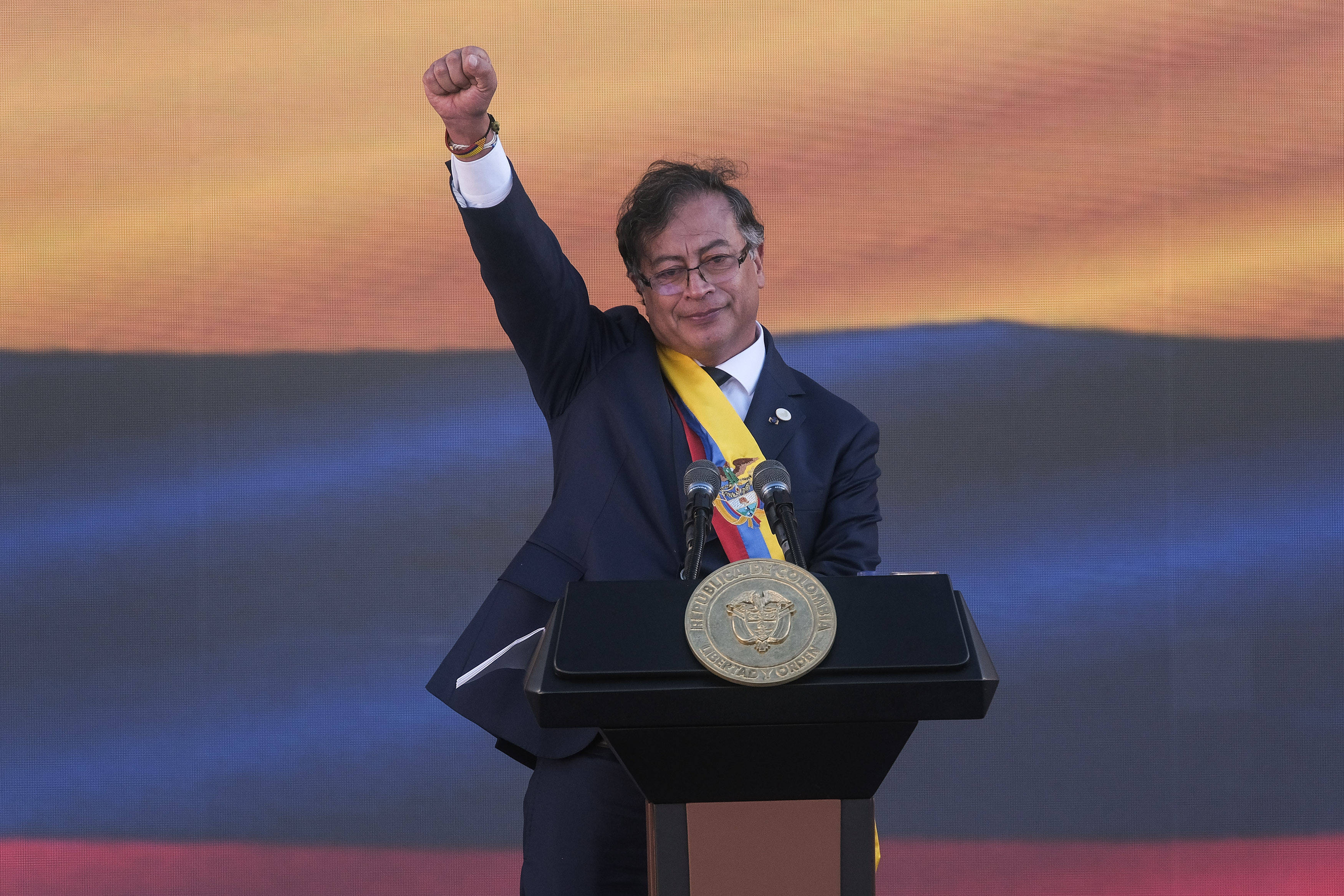 美国部署航母打击群并发动制裁 哥伦比亚和委内瑞拉强烈谴责 美国部署航母打击群并发动制裁 哥伦比亚和委内瑞拉强烈谴责