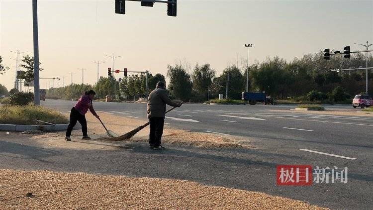 一位河南农民的玉米秋收战:花3200元自制烘干机,还帮农友烘了20万斤 一位河南农民的玉米秋收战:花3200元自制烘干机,还帮农友烘了20万斤