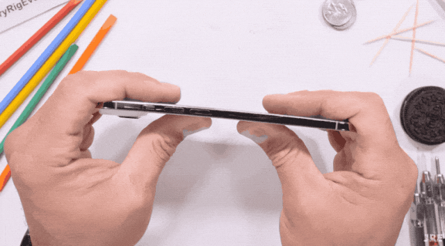 拆完iPhone Air后，我觉得苹果还有牙膏能挤。