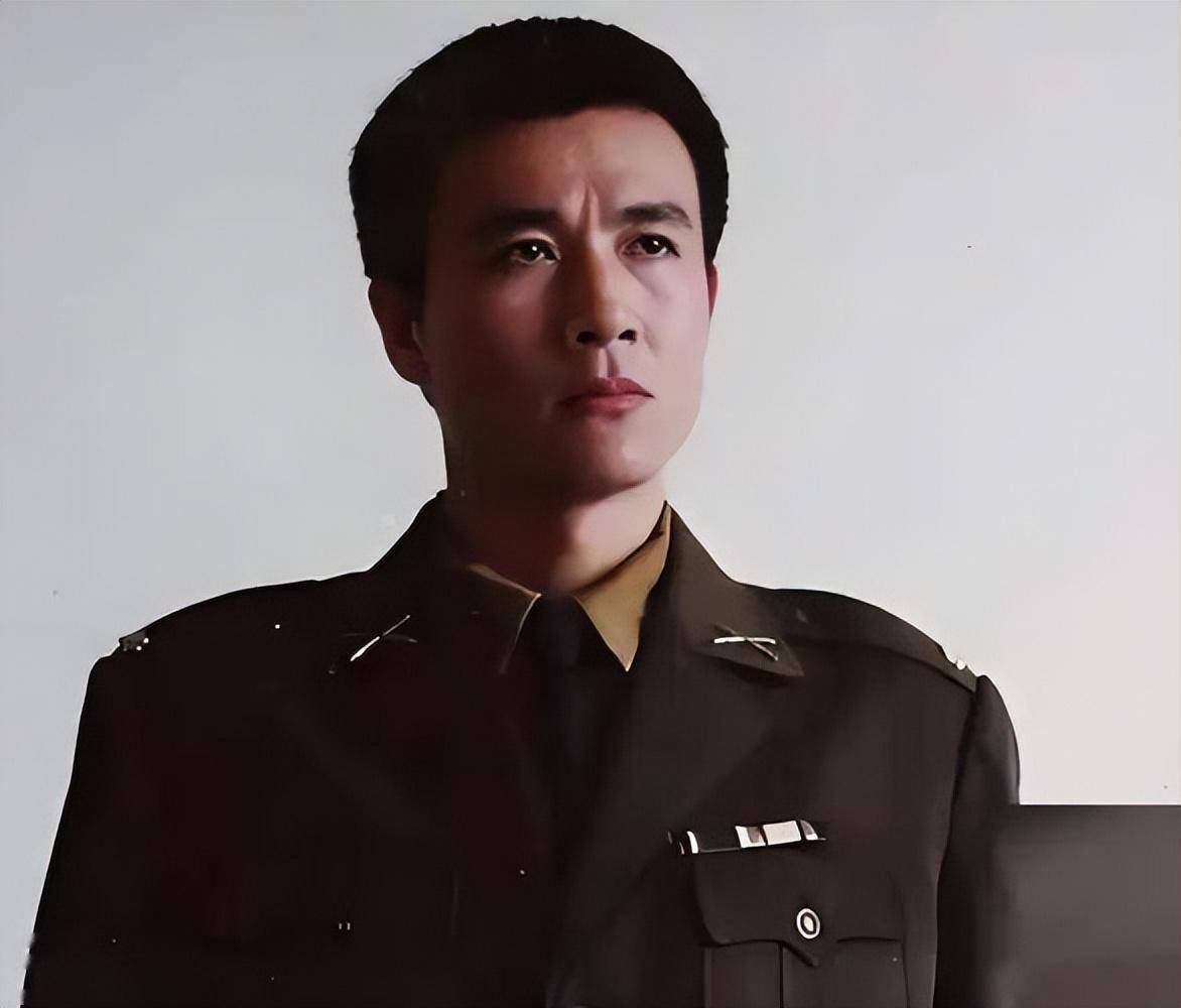 原来他早已去世,话剧主角温海涛跑龙套16年,凭《黑洞》贺清明走红,却