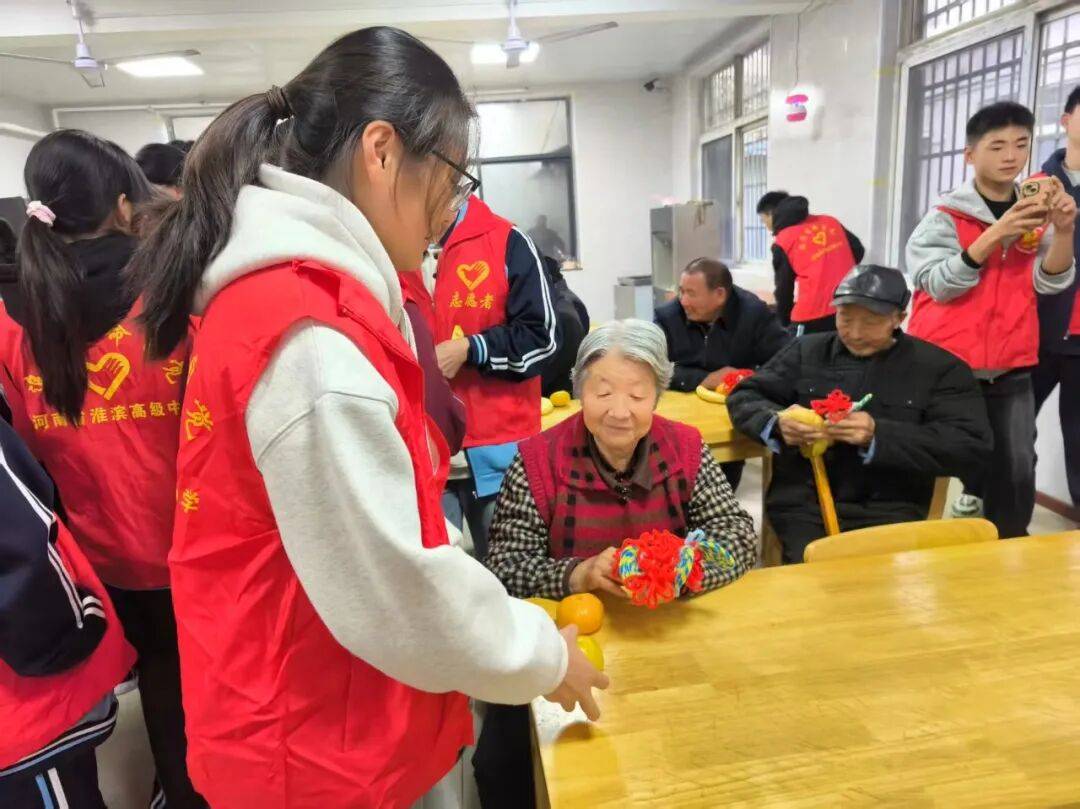 — 淮滨高中开展重阳节志愿服务社会实践活动