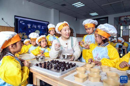 多彩活动迎重阳